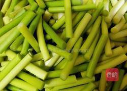 香干炒蒜苔的做法图解1