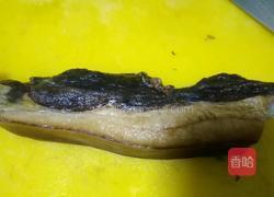 蒜苗炒腊肉的做法图解2