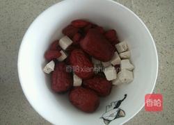 土茯苓炖鸡汤的做法图解2