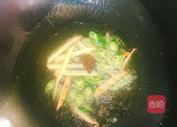 双椒爆炒肥肠的做法图解5