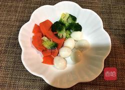 白玉菇鹌鹑蛋肉片蔬菜汤的做法图解2