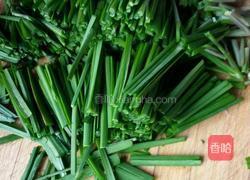 韭菜炒蜂儿的做法图解2