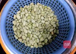 凉拌蚕豆的做法图解1