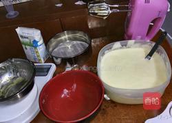 八寸戚风蛋糕的做法图解1