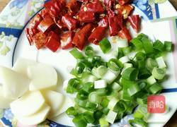 胡萝卜炝双笋的做法图解2