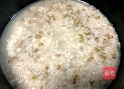 大米绿豆粥的做法图解5