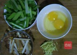 鸡蛋芹菜炒豆干的做法图解1