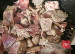 巴盟排骨烩酸菜的做法图解1