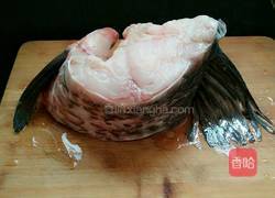 红油豆瓣酱炖青鱼块的做法图解1