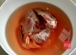 莲子红枣桂圆猪心汤的做法图解2