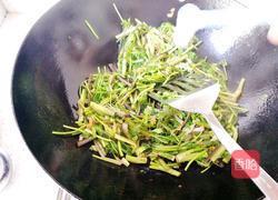 野芹腊肉小炒的做法图解6