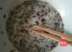 鹅蛋煎香椿芽的做法图解3