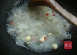 银耳莲子枸杞羹的做法图解7