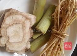竹蔗茅根粉葛排骨汤的做法图解2