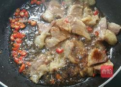 五花肉炒胡萝卜的做法图解7