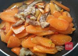 五花肉炒胡萝卜的做法图解9