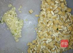 红菜心炒豆腐干的做法图解5