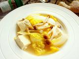 豆腐白菜蟹味菇汤的做法[图]