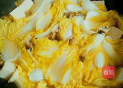 豆腐白菜蟹味菇汤的做法图解4