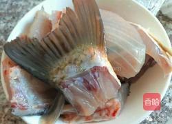 上汤鲤鱼的做法图解1