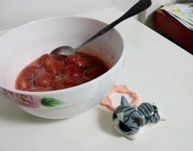 三分钟制成草莓罐头[图]