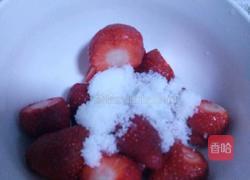 三分钟制成草莓罐头的做法图解3