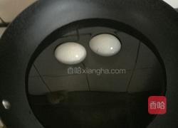 三色彩蛋拌香椿的做法图解2