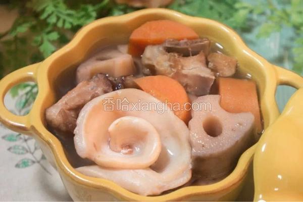 胡萝卜莲藕排骨花胶汤