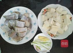 清炖鳕鱼豆腐汤的做法图解2