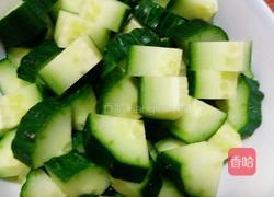 胡萝卜黄瓜炒玉米的做法图解2