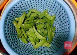 尖椒荷兰豆的做法图解1