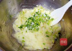 花样葱香土豆饼的做法图解4