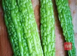 「Cathy边吃边营养」清炒苦瓜片 零苦味版的做法图解3