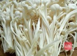 油炸金针菇的做法图解2