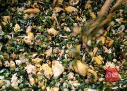 双煎韭菜盒子的做法图解1