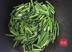蒜苔炒牛肉的做法图解3