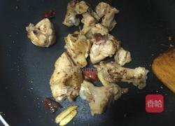 胡萝卜香菇炒鸡翅根的做法图解4