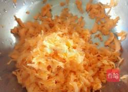 胡萝卜鸡蛋饼的做法图解1