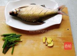 清蒸鳊鱼(蒜蓉剁椒版)的做法图解2