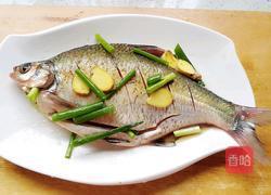 清蒸鳊鱼(蒜蓉剁椒版)的做法图解3