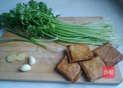 香干炒小西芹的做法图解1