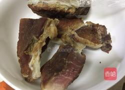牛扒腊肉外婆菜排骨肉沫焗饭的做法图解2