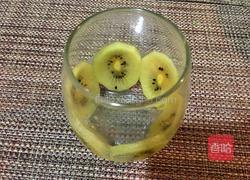 黄心猕猴桃奶昔的做法图解5