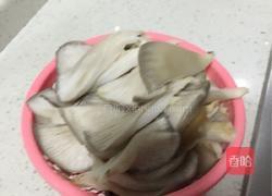 木耳蘑菇炒青蔬的做法图解1