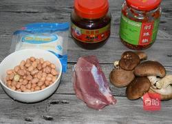 香菇瘦肉酱的做法图解1