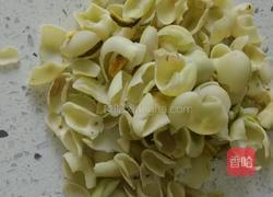 鲜蚕豆小炒肉的做法图解2