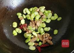 鲜蚕豆小炒肉的做法图解7