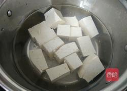 香肠拌豆腐的做法图解3