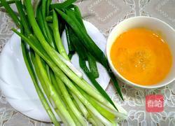 葱花炒鸡蛋的做法图解1