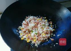 菠萝火腿玉米粒炒饭的做法图解4